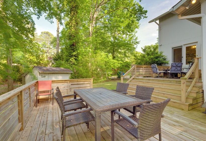 Lakefront Newport News Home, 6 Mi To City Center!