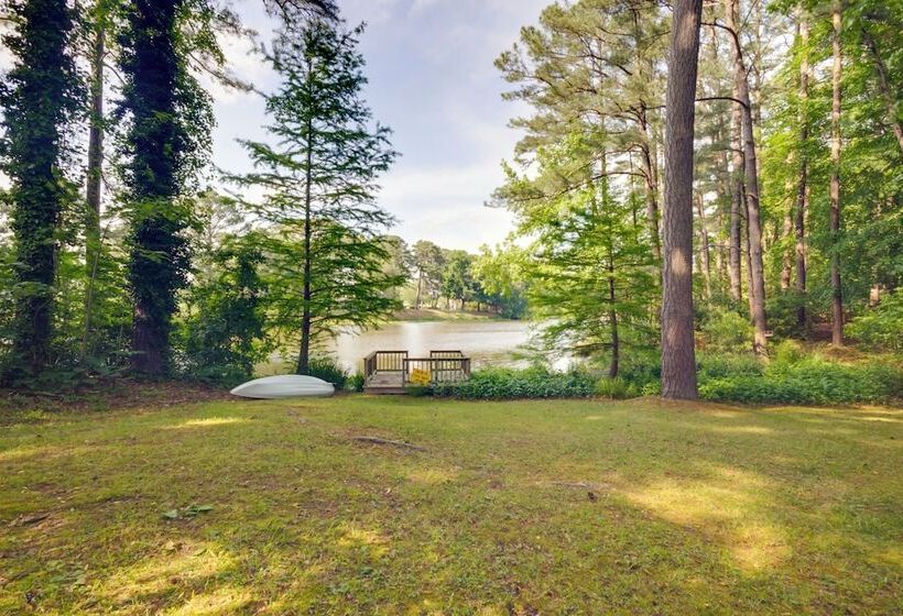 Lakefront Newport News Home, 6 Mi To City Center!