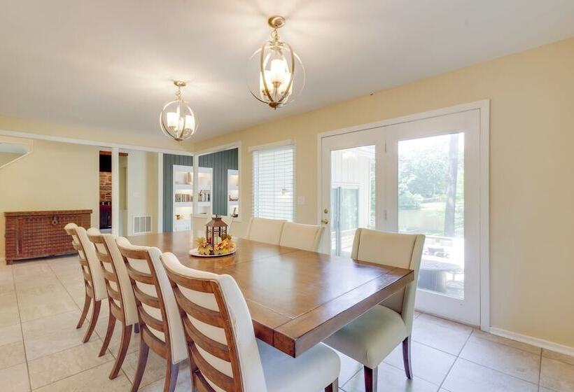 Lakefront Newport News Home, 6 Mi To City Center!