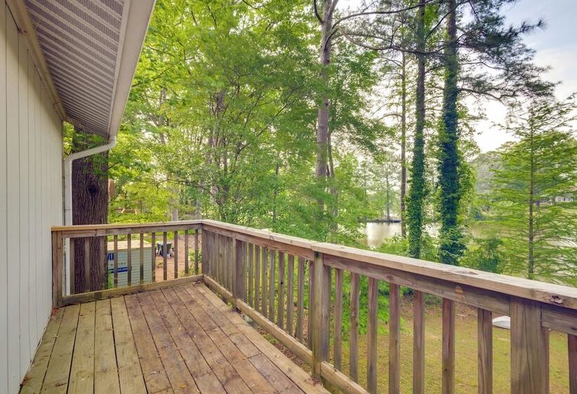 Lakefront Newport News Home, 6 Mi To City Center!