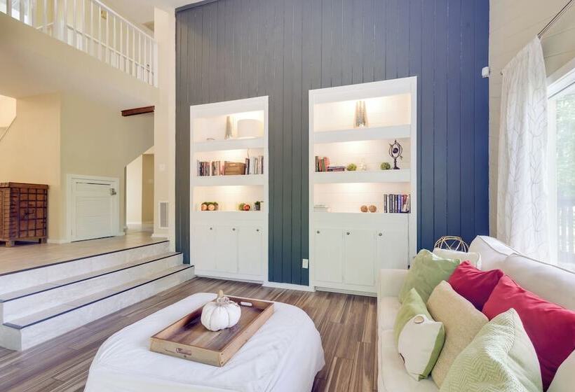 Lakefront Newport News Home, 6 Mi To City Center!