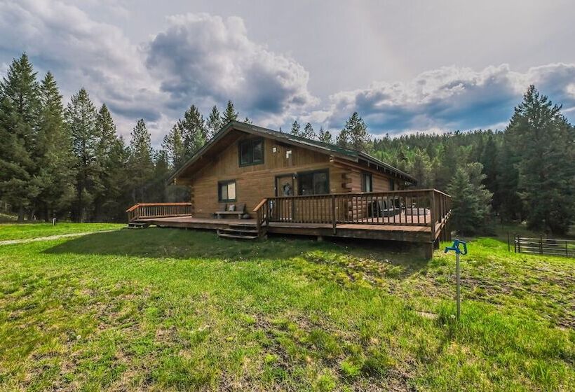 Larch Lodge Secluded Cabin!