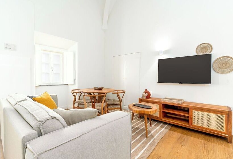 Limehome Evora Largo Dos Penedos