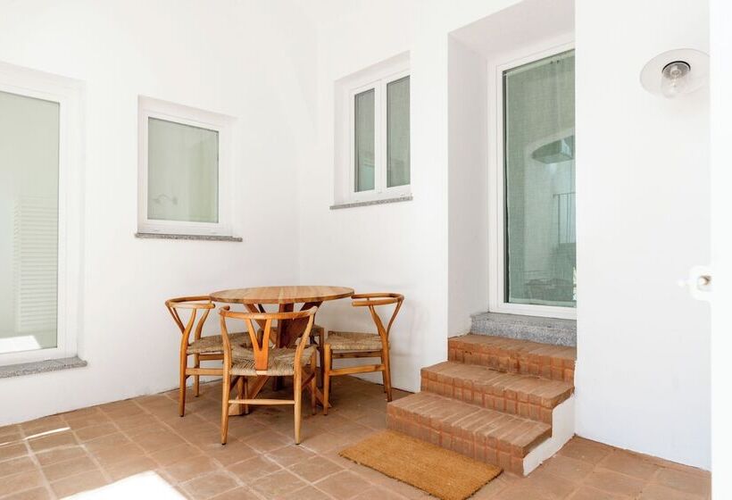 Limehome Evora Largo Dos Penedos