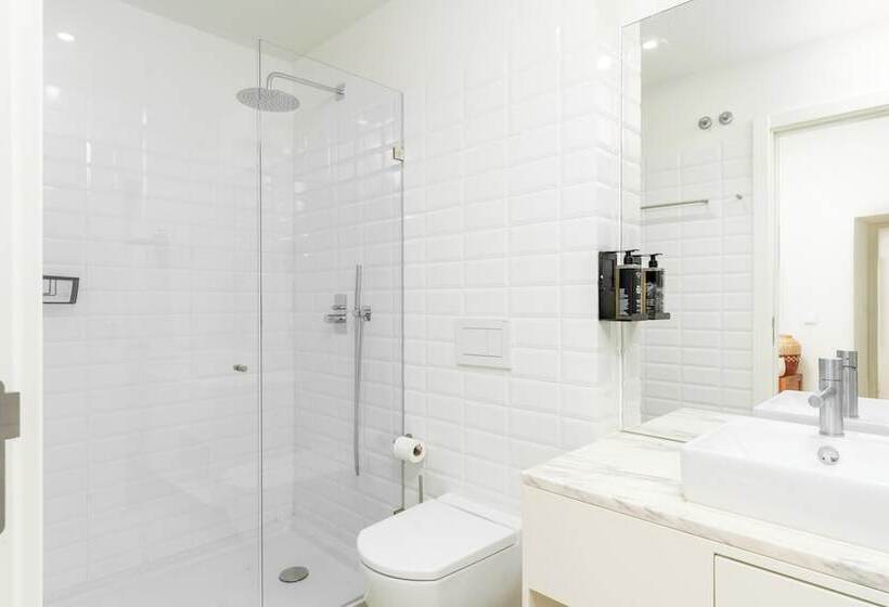 Limehome Evora Largo Dos Penedos