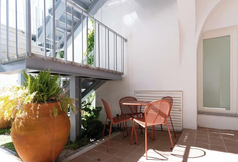 Limehome Evora Largo Dos Penedos