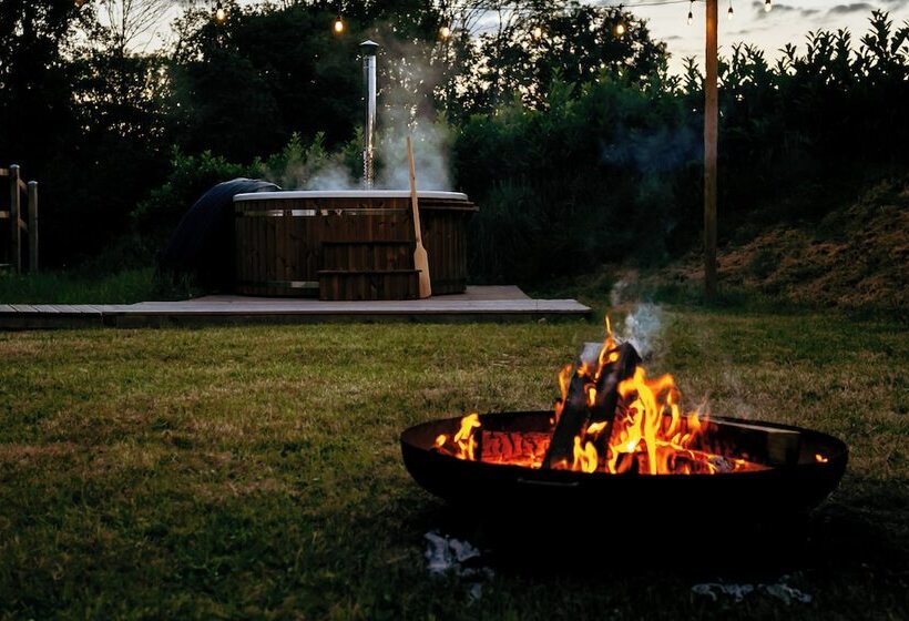 Luxury Glamping Retreat In Battle