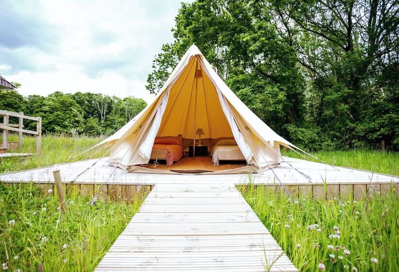 Luxury Glamping Retreat In Battle