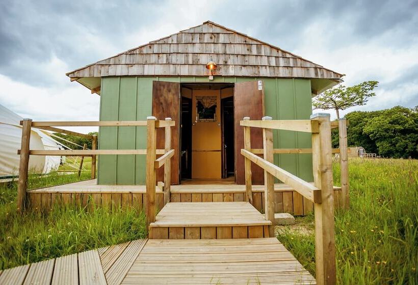 Luxury Glamping Retreat In Battle