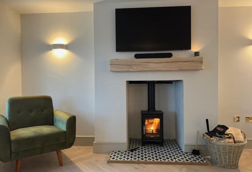 Luxury Northumberland Cottage Near Beach Sleeps 8