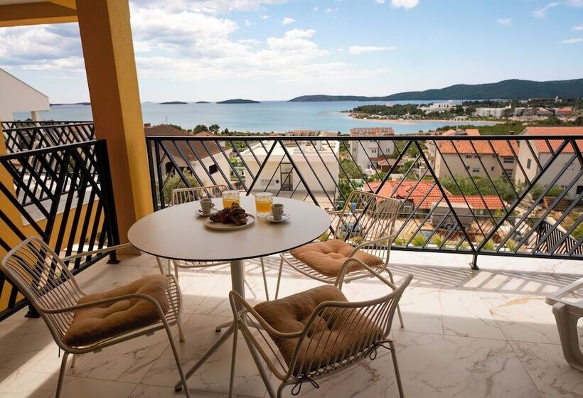 Mediterana Art Deco Resort