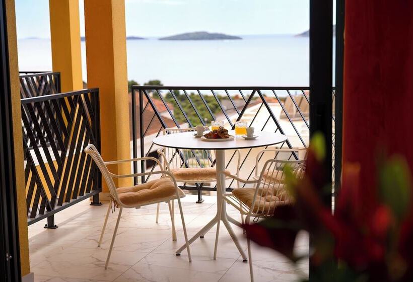 Mediterana Art Deco Resort