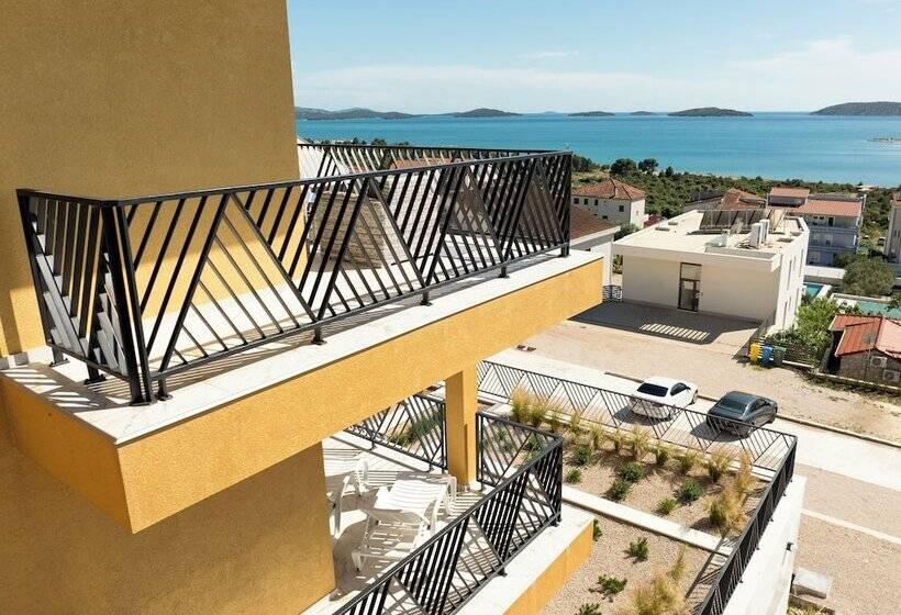 Mediterana Art Deco Resort