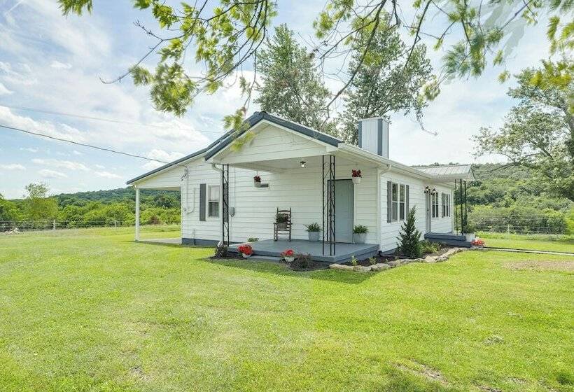 Milton Valley Stay  W/ Valley View & Porch Swing!