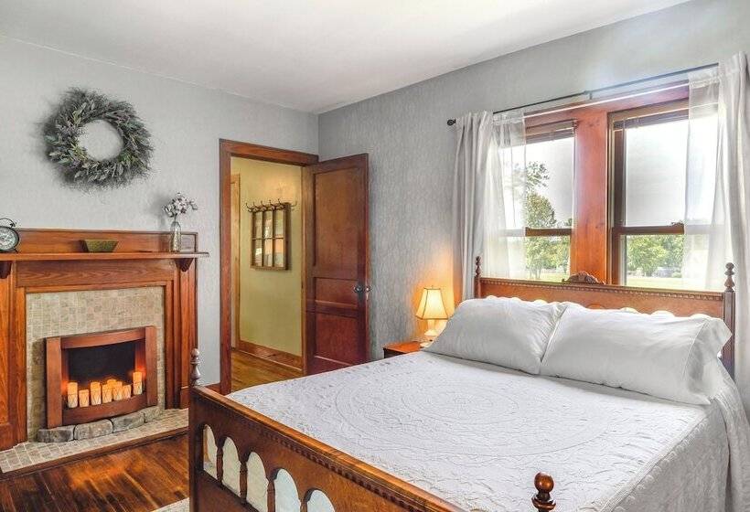 Milton Valley Stay  W/ Valley View & Porch Swing!