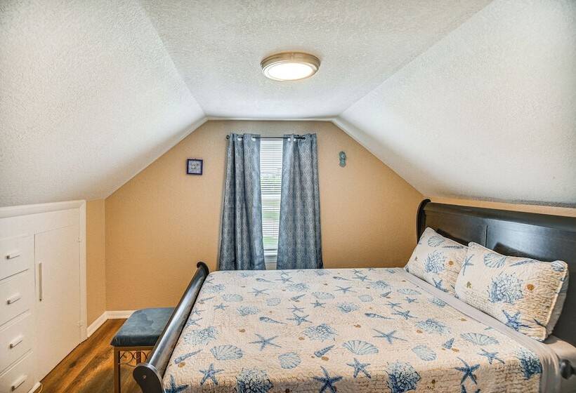 Modern Cape Charles Home: 1 Mi To Kiptopeke Beach!