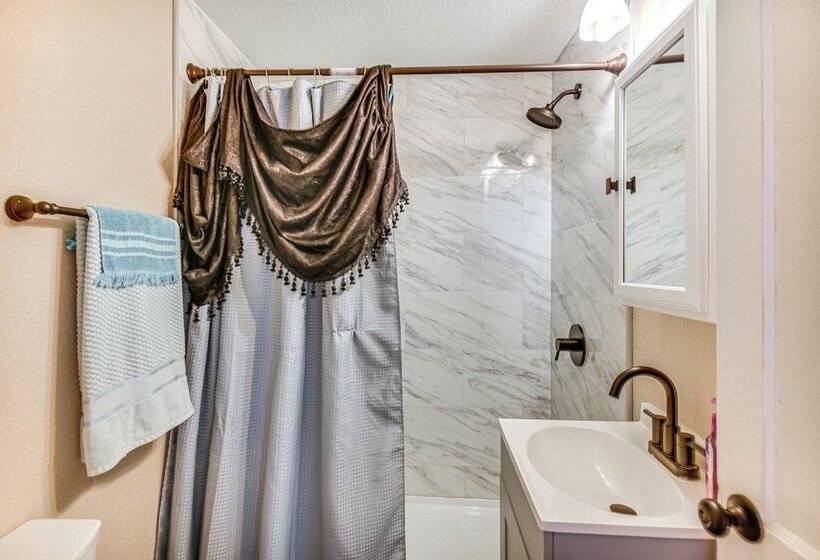 Modern Cape Charles Home: 1 Mi To Kiptopeke Beach!