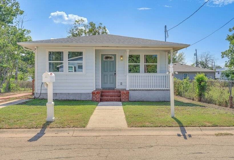 Modern Seguin Home: Steps To Trails & Park West!