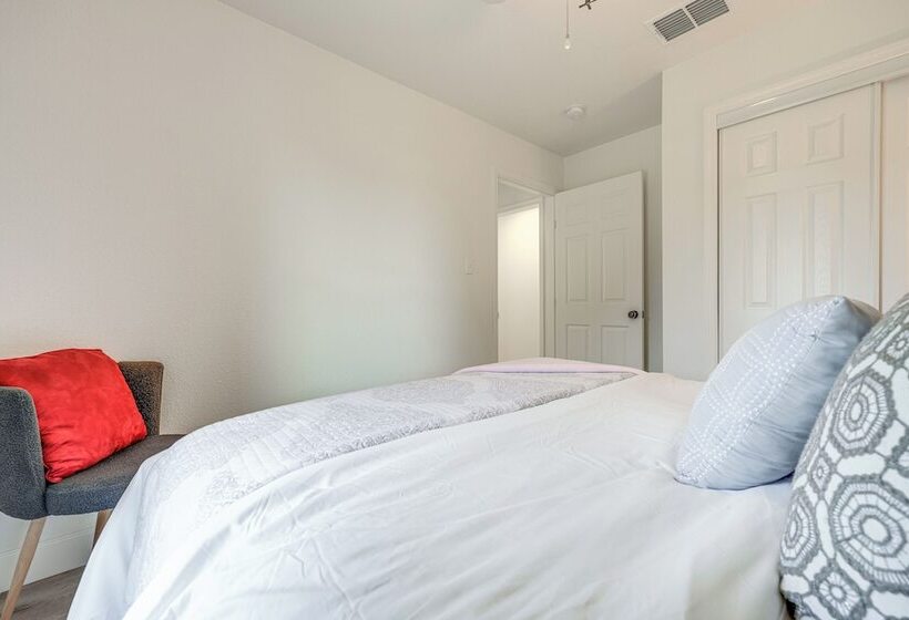 Modern Seguin Home: Steps To Trails & Park West!