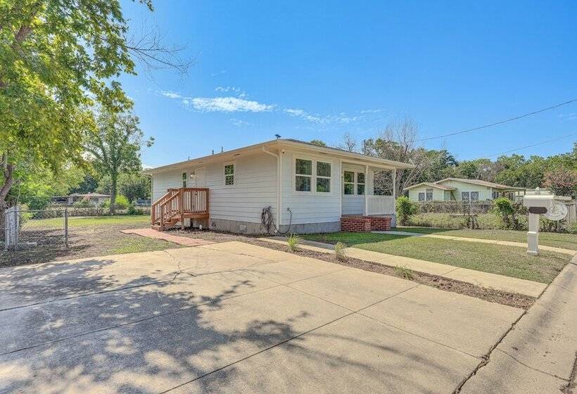 Modern Seguin Home: Steps To Trails & Park West!