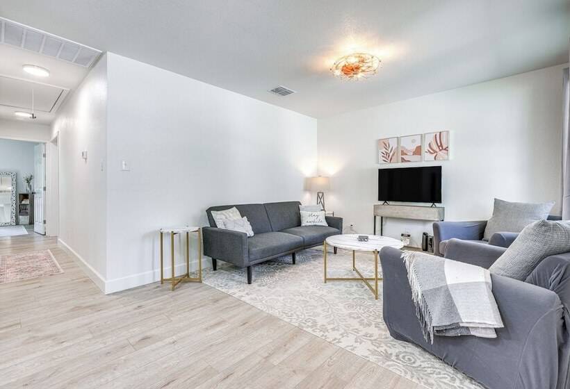 Modern Seguin Home: Steps To Trails & Park West!