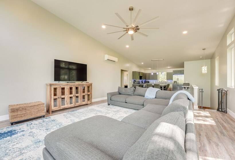 Modern Table Rock Lake Retreat W/ Deck & Views!