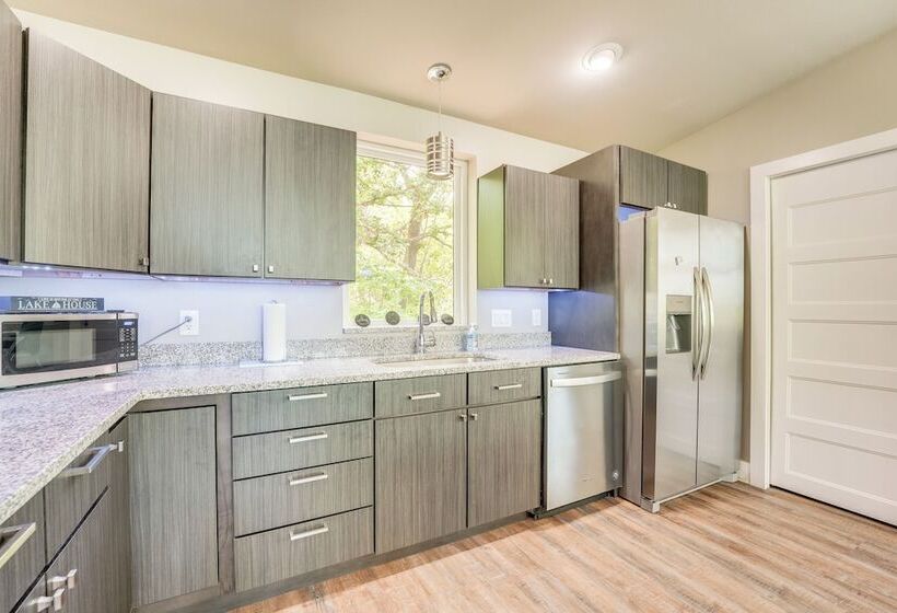 Modern Table Rock Lake Retreat W/ Deck & Views!