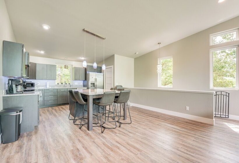 Modern Table Rock Lake Retreat W/ Deck & Views!