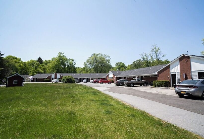 מוטל The Lagrange Inn & Extended Stay