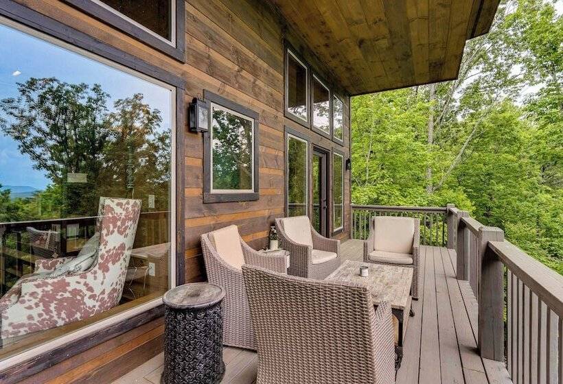 2 Decks, Grill, Hot Tub: Mountain Cabin In Murphy