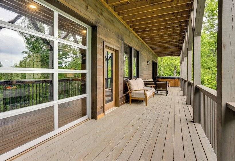 2 Decks, Grill, Hot Tub: Mountain Cabin In Murphy