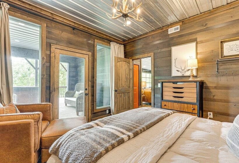 2 Decks, Grill, Hot Tub: Mountain Cabin In Murphy