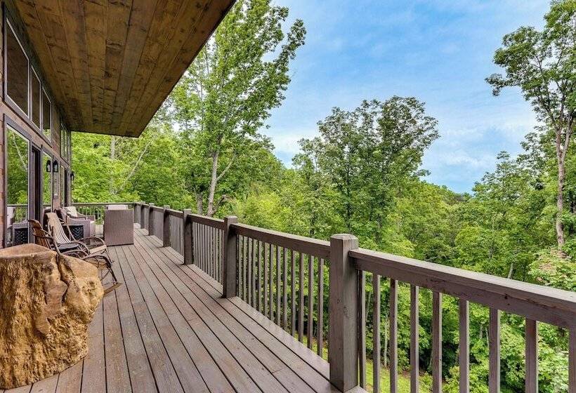2 Decks, Grill, Hot Tub: Mountain Cabin In Murphy