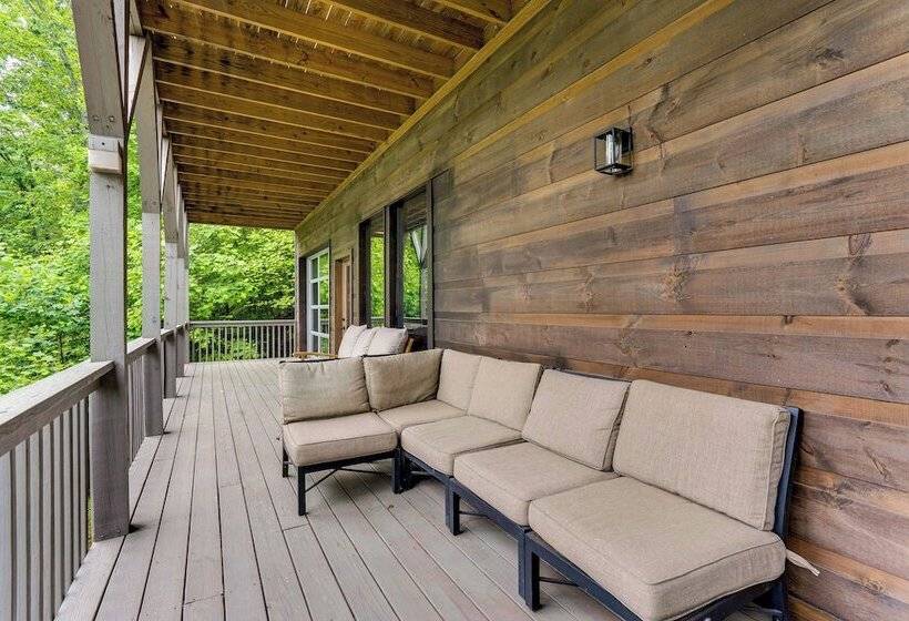 2 Decks, Grill, Hot Tub: Mountain Cabin In Murphy