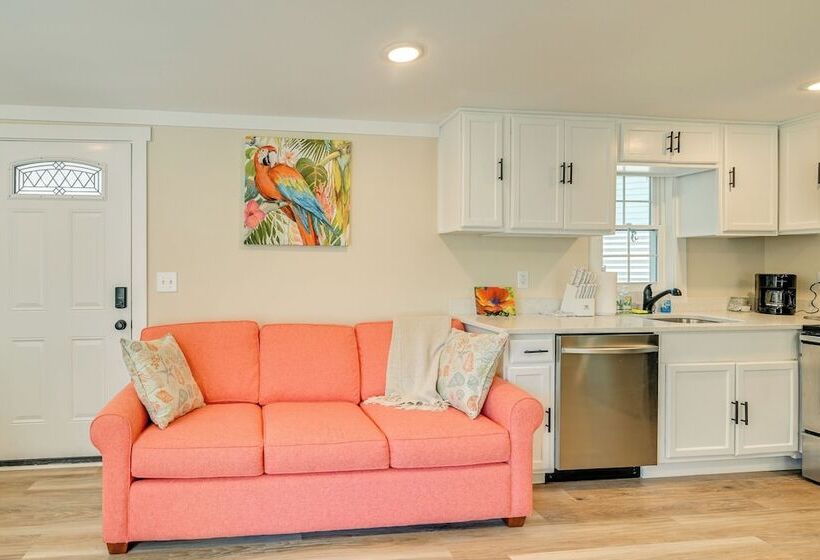 Walk To Ocean: Myrtle Beach Home W/ Screened Porch