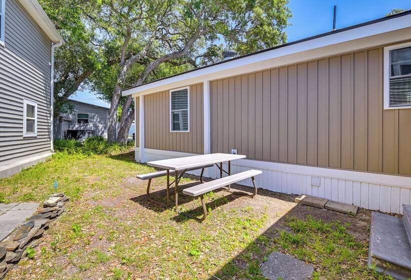 Walk To Ocean: Myrtle Beach Home W/ Screened Porch