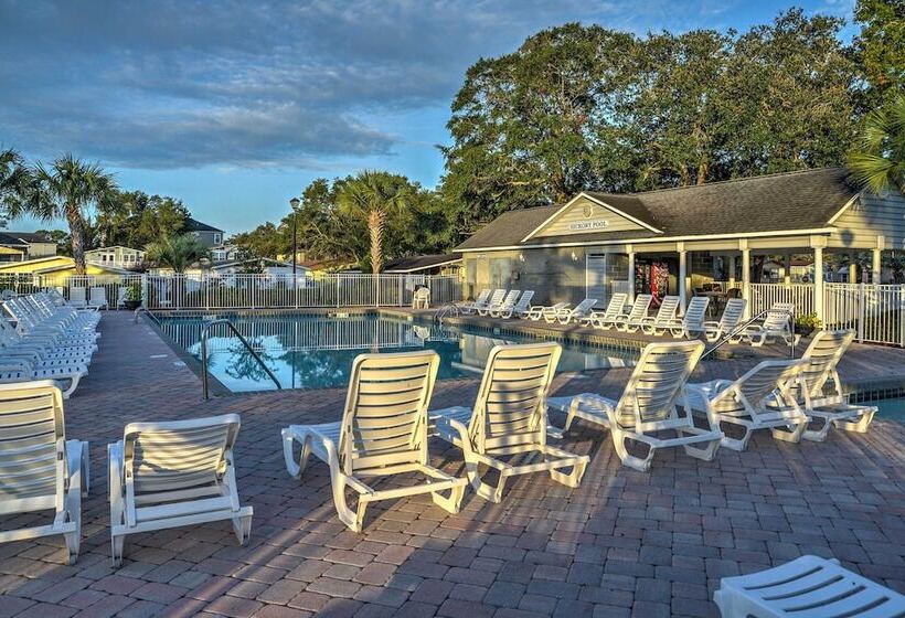 Walk To Ocean: Myrtle Beach Home W/ Screened Porch