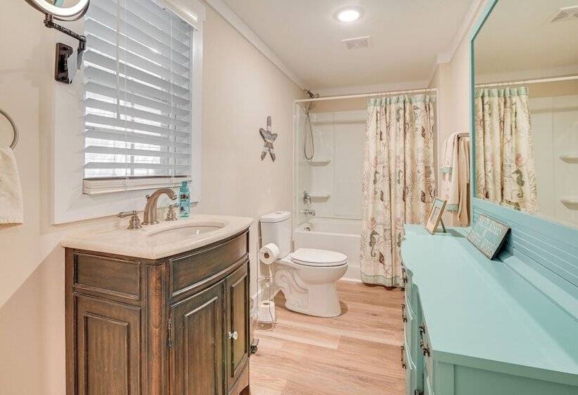 Walk To Ocean: Myrtle Beach Home W/ Screened Porch