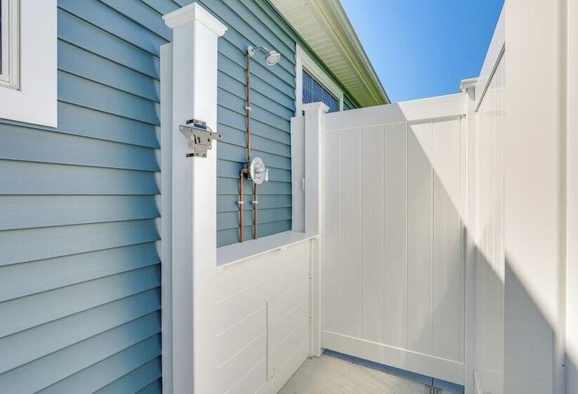 Old Saybrook Home W/ Screened Porch & Ocean View!