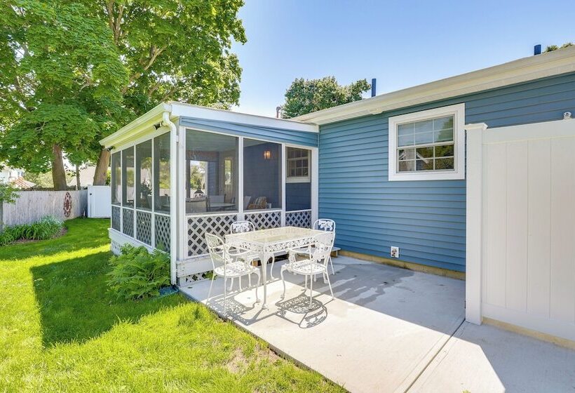 Old Saybrook Home W/ Screened Porch & Ocean View!