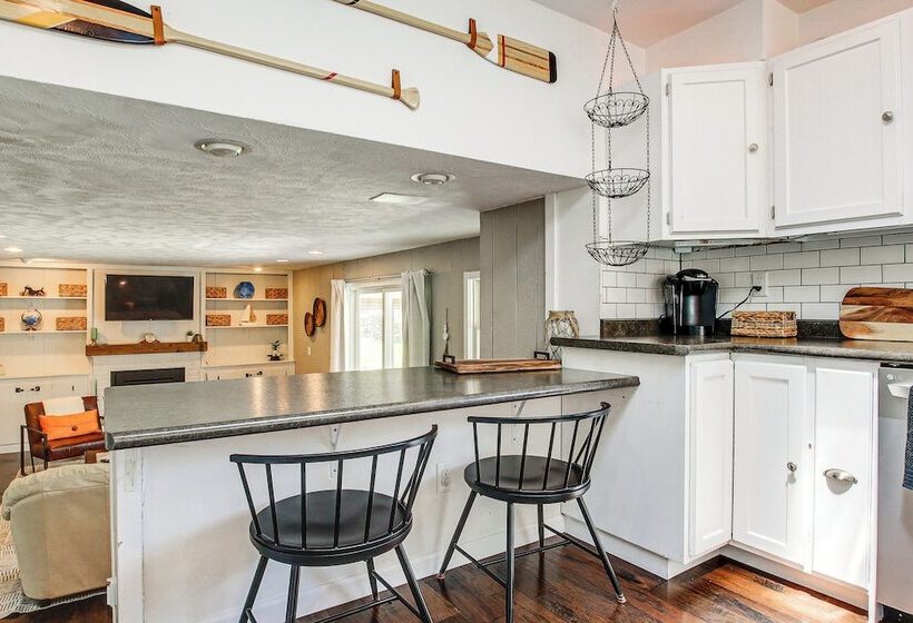 Oshkosh Canal Front Home W/ Sunroom & Watercraft!