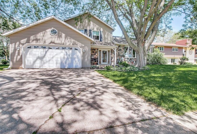 Oshkosh Canal Front Home W/ Sunroom & Watercraft!