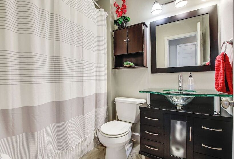 Oshkosh Canal Front Home W/ Sunroom & Watercraft!