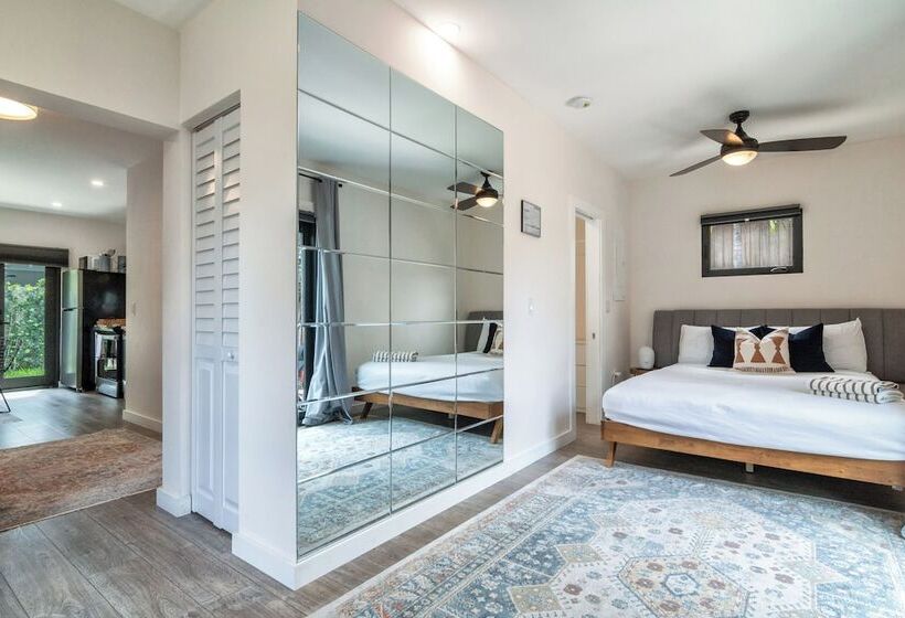 Palm Paradise Retreat Sleeps 4