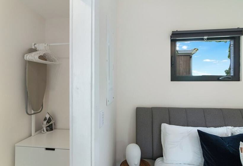 Palm Paradise Retreat Sleeps 4