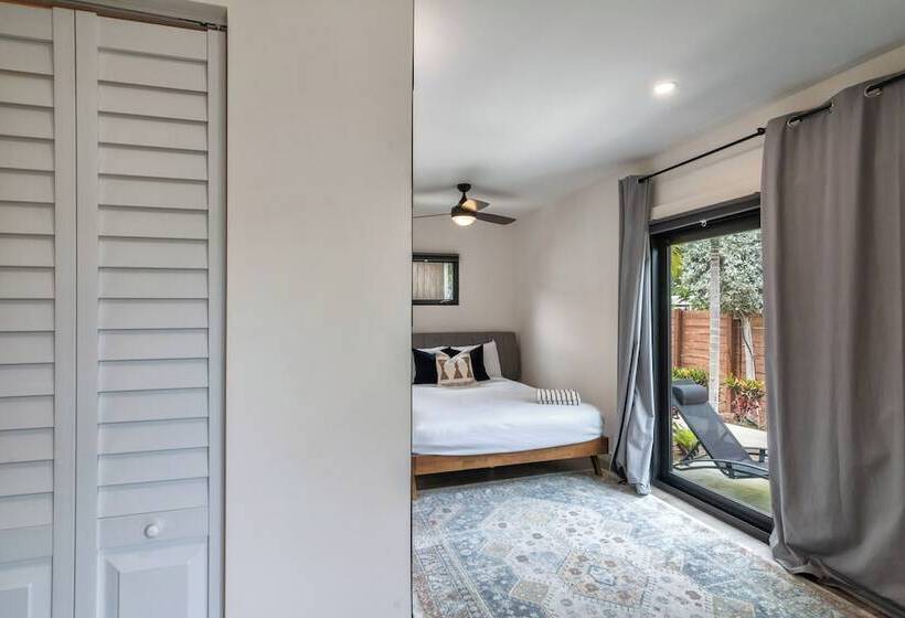 Palm Paradise Retreat Sleeps 4