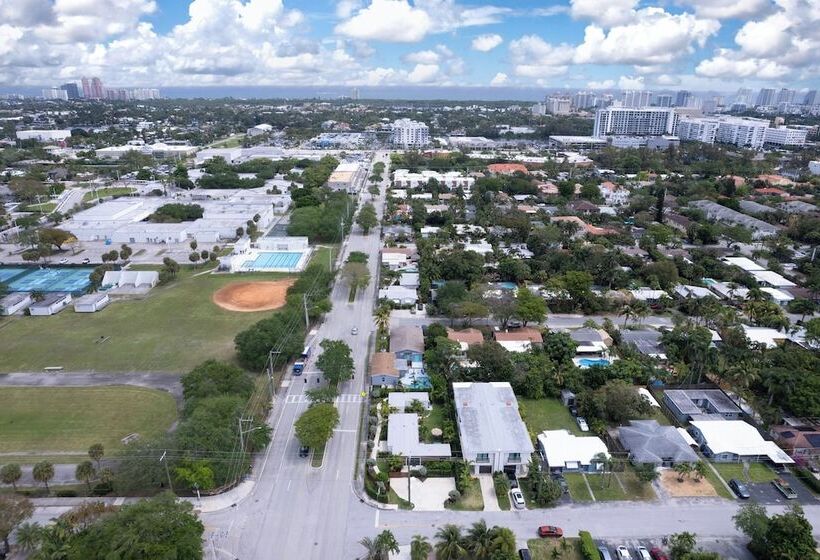 Palm Paradise Retreat Sleeps 4