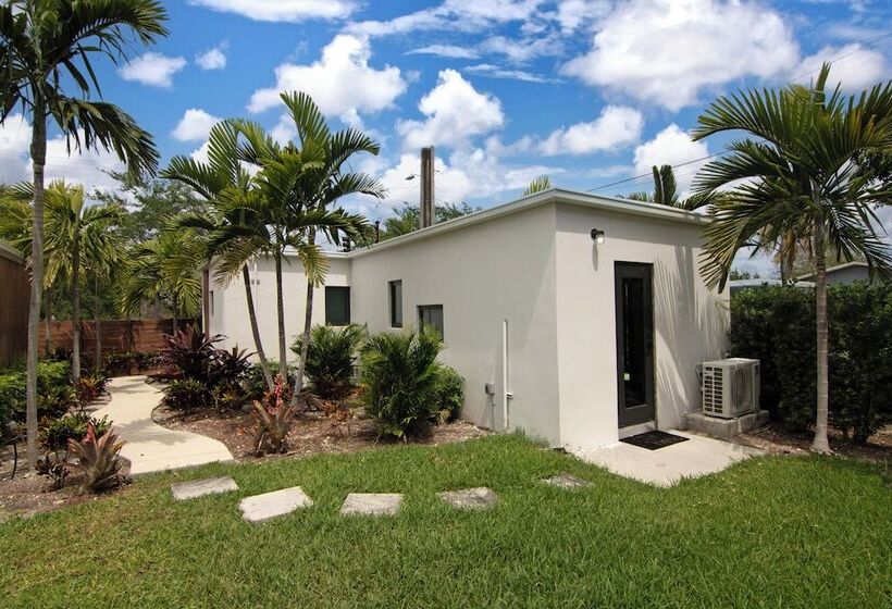 Palm Paradise Retreat Sleeps 4