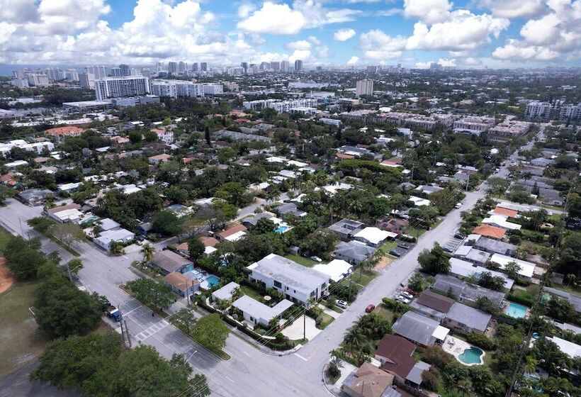 Palm Paradise Retreat Sleeps 4