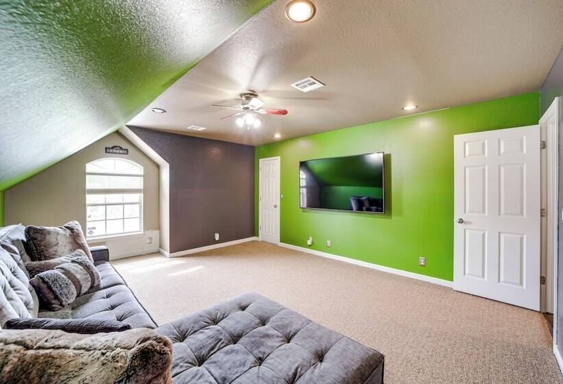 Peace & Tranquility  Home, 2 Mi To Downtown Tulsa